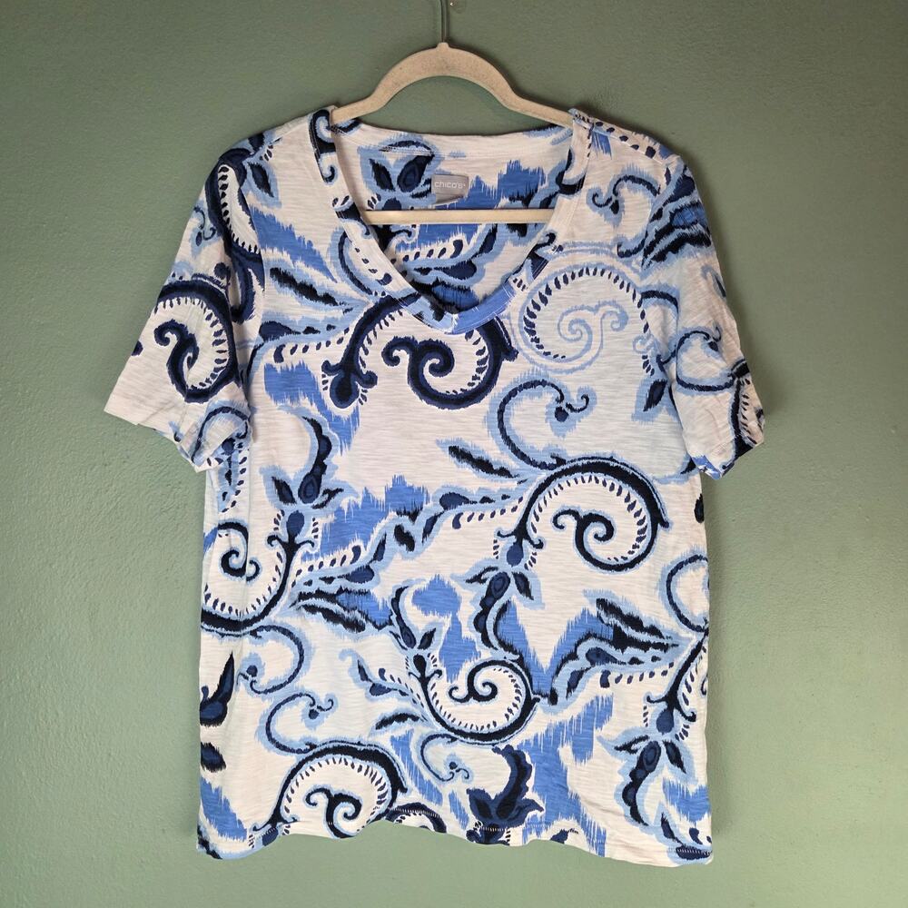 Chicos Womens 2 Large White Blue Paisley Vneck Short Sleeve Top Cotton Modal